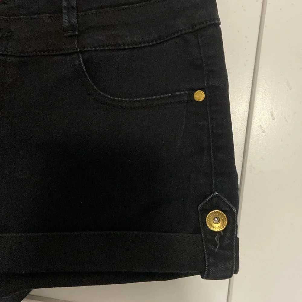 Refuge Black High Waisted Stretch Shorts SZ 10 - Picture 3 of 8